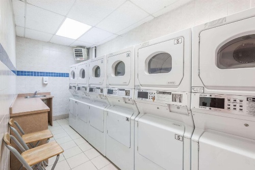 Super 8 by Wyndham Mississauga image 14