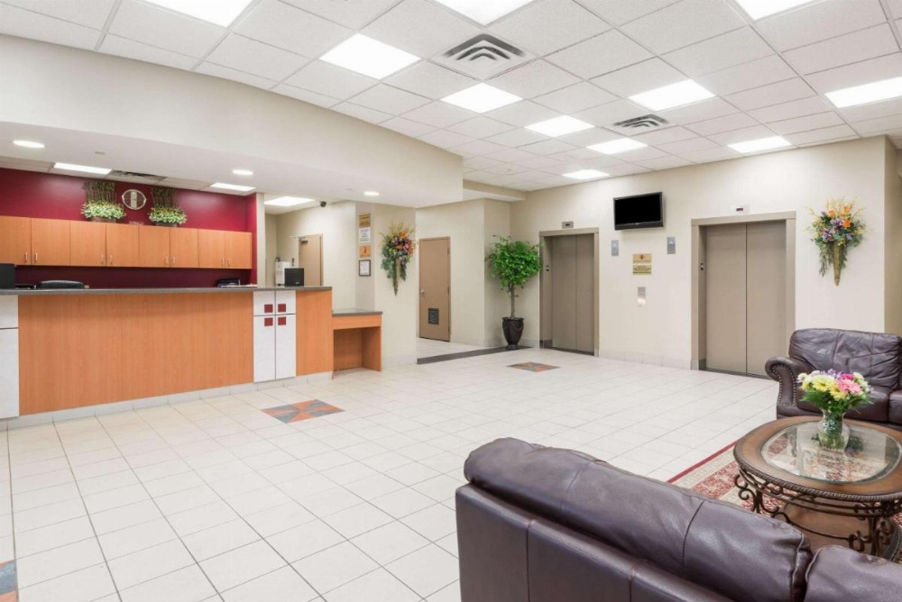 Super 8 by Wyndham Mississauga Image 16